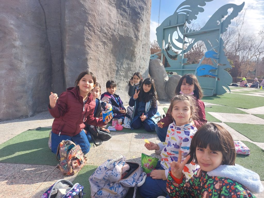 بازدید از آکواریوم دبستان دخترانه