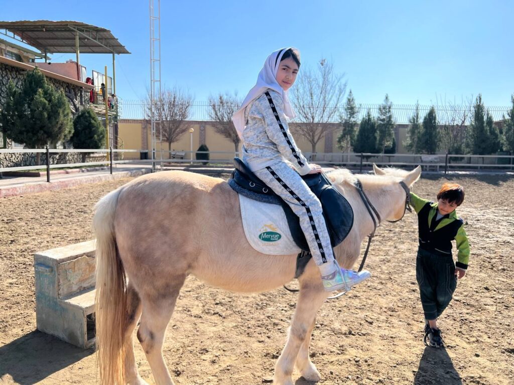 باشگاه اسبسواری سمنگان